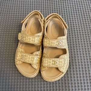 RARE AUTHENTIC EUC Chanel Dad Sandals in Raffia w Pearl logo detail Sz 3…